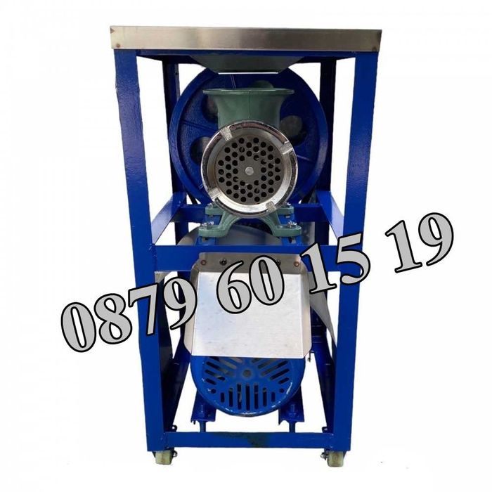 Чугунена месомелачка №32 с мотор и стойка с колела, плот неръждавейка