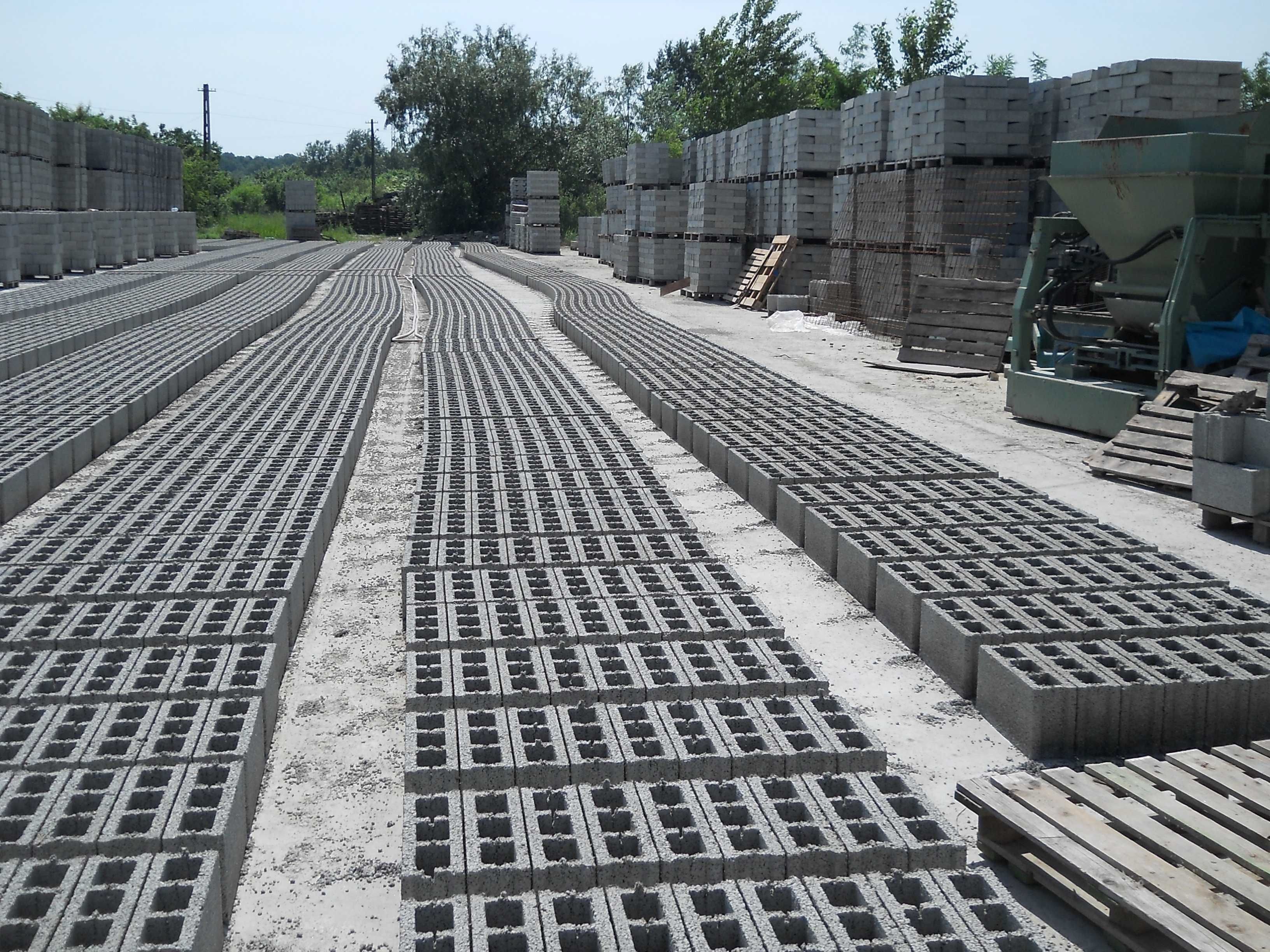 Boltari  beton pt garduri ,fose septice