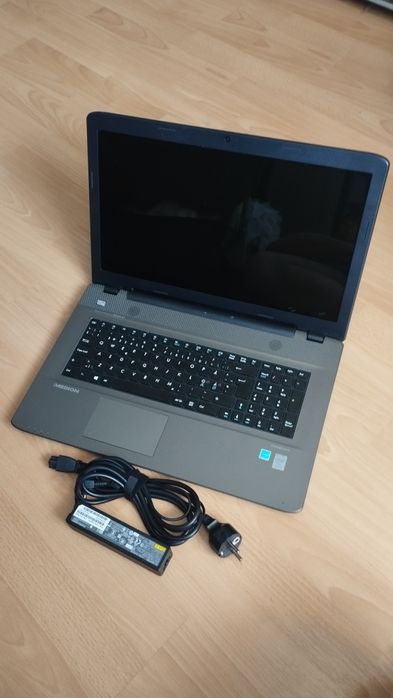 Medion Akoya 17,3 inch, Core I5, 12 GB RAM, SSD 240GB baterie 2 ore