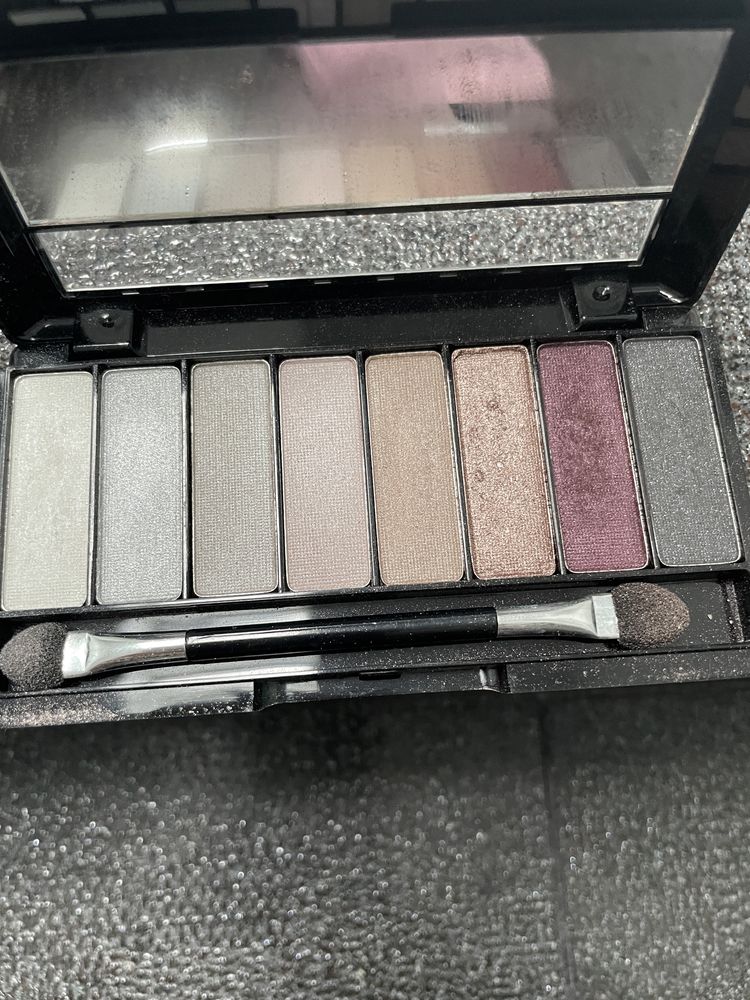 Fard de pleoape Manhattan “amazing nudes” si Logona