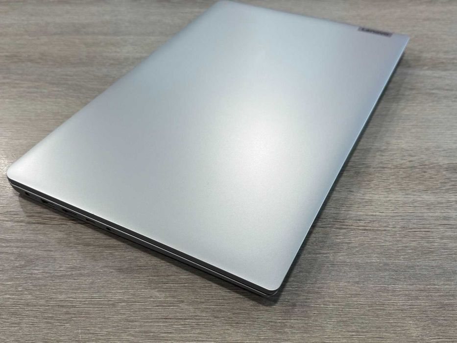 Lenovo IdeaPad 1i 15" – Intel Celeron N4500 / 8GB RAM / 238GB SSD