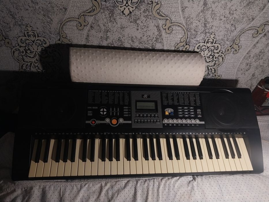 Синтезатор Tesler KB-6180
