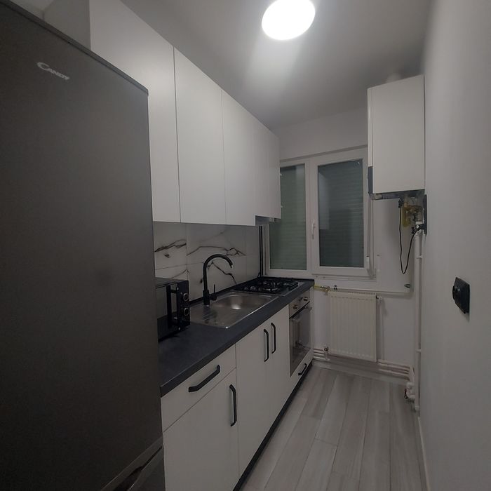 Apartament 2 camere de închiriat.