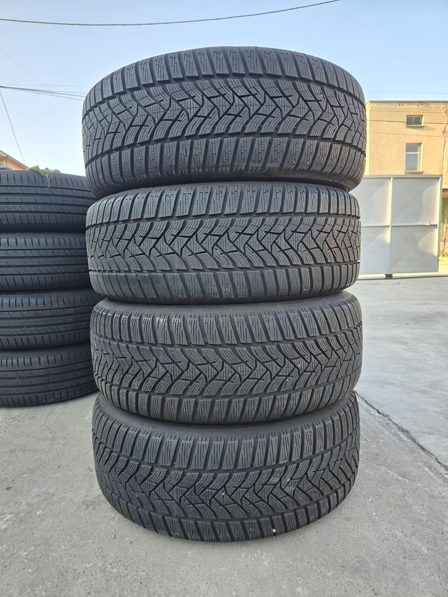 4 Броя 225/50/17 Dunlop 2x8,2mm 2x7,8mm 23dot