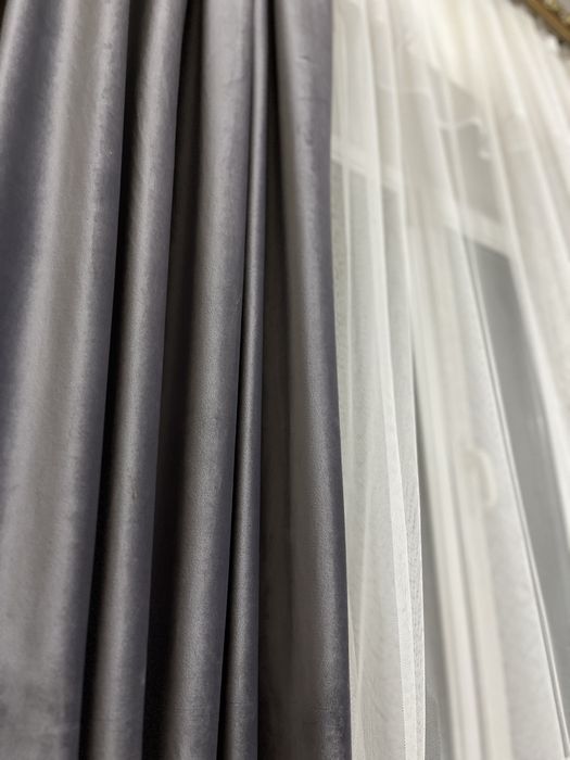 Две плотные шторы, разные оттенки — недорого