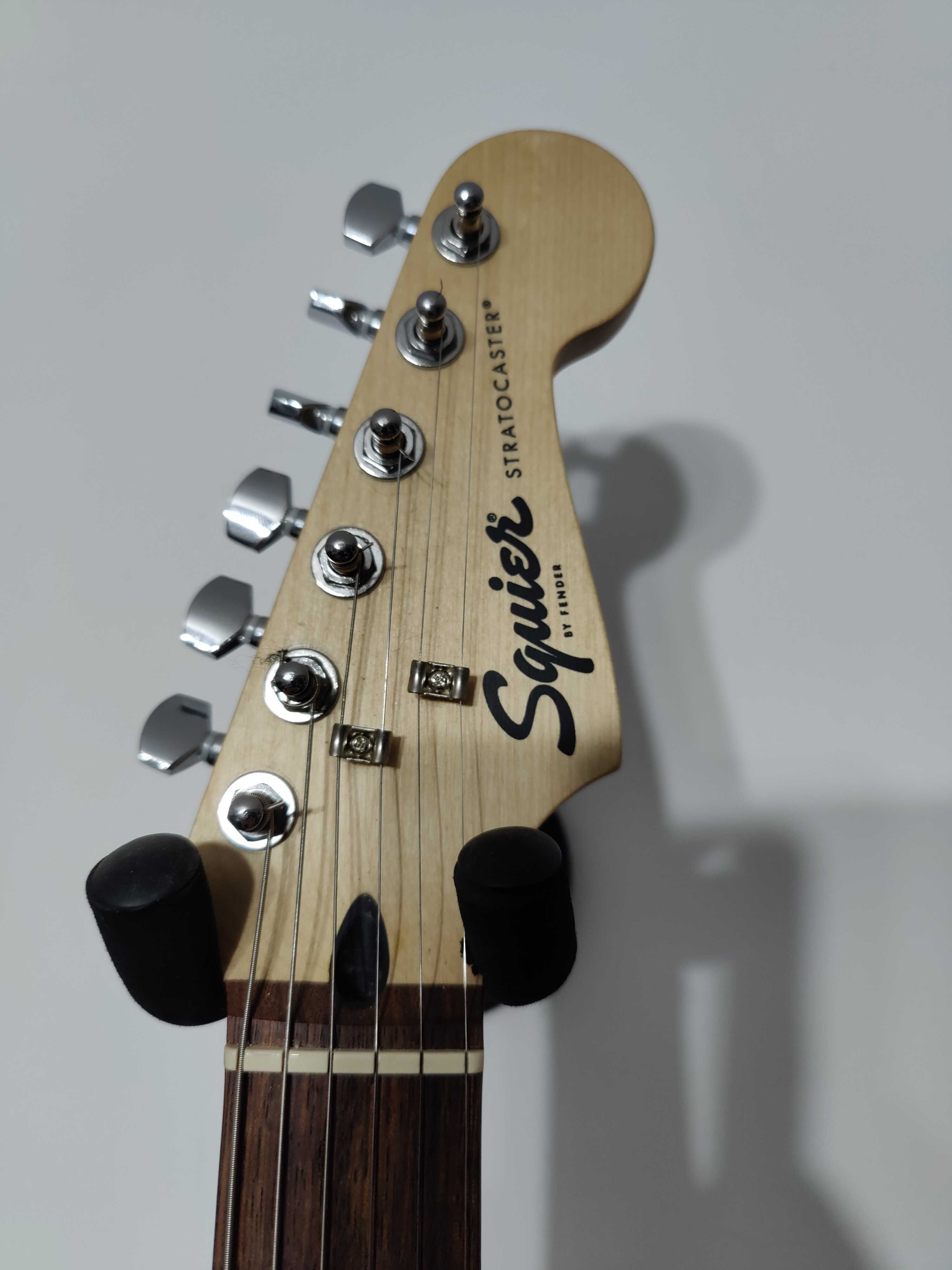 Chitara electrica Squier Fender Stratocaster, made in Indonezia