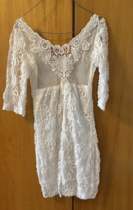 Бяла рокля S с цветя 3D