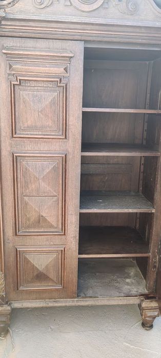 Продам  шкаф и антикварную мебель.