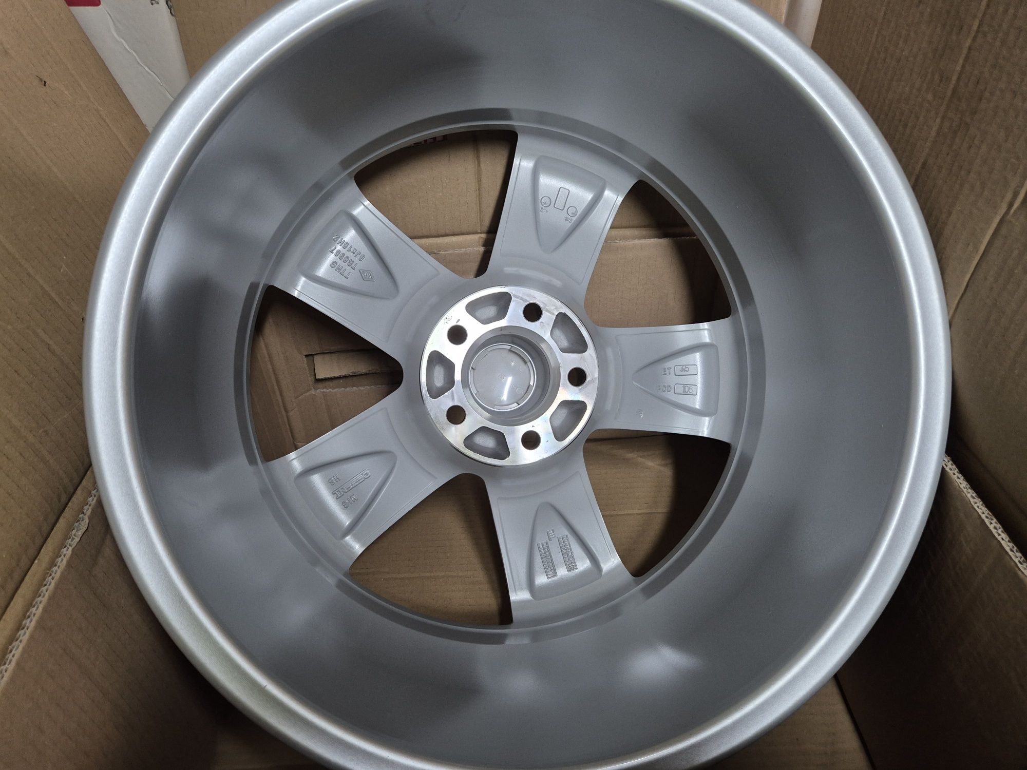 Джанти Dezent 18цола , 5х108 , 8j , et45 Ford  Jaguar  Volvo Range