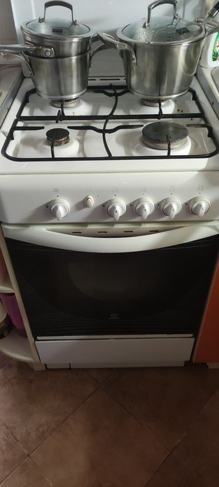 Газовая плита Indesit за 1000 тенге