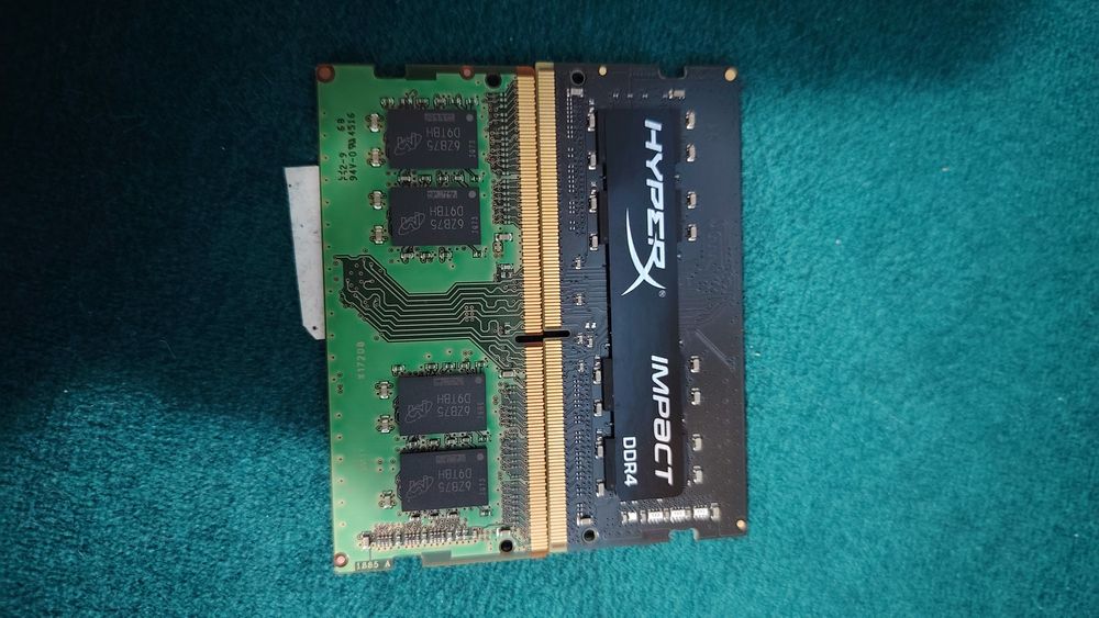 Vând 2 x 8 GB RAM laptop DDR4 – Kingston HyperX + Micron