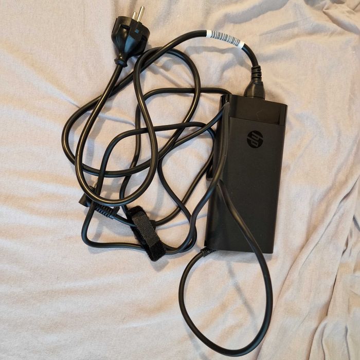 Лаптоп HP Victus 16-d1000nu цвят Mica Silver.