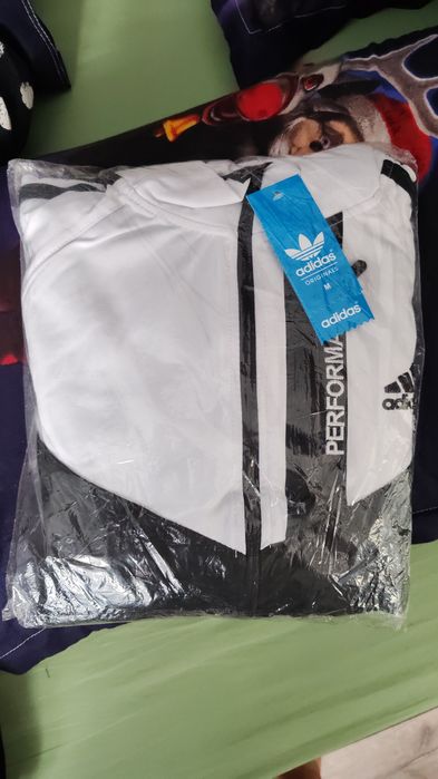 Trening Negru Mon cIer cu Accente Roșii+Gluga Masuri M-S-L-XL