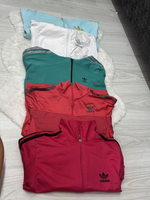 Дамски спортни горнища adidas