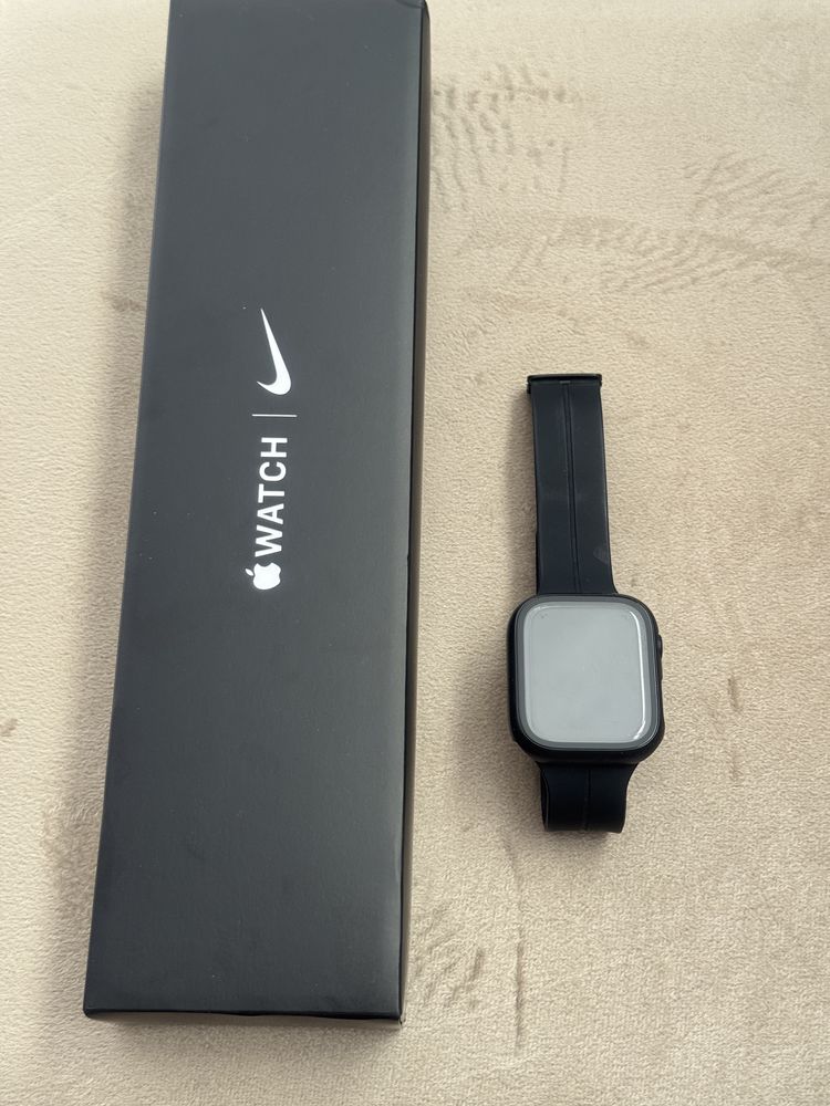Продавам Apple Watch Nike Series 7