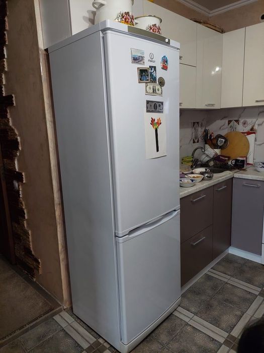 Холодильник Indesit