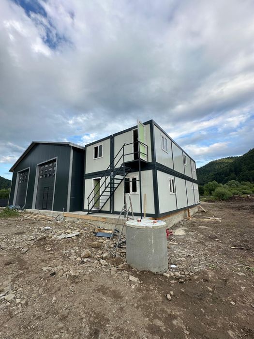 Vand containere modulare suprapuse si cadre metalice