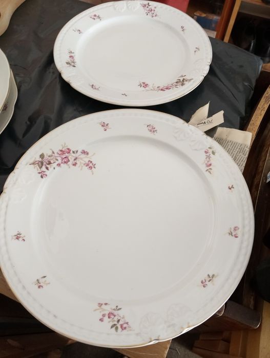 Старинни плата с релеф