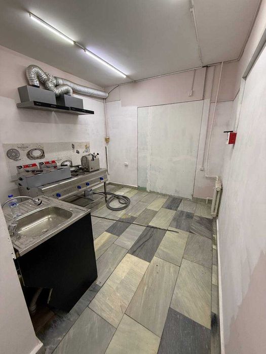 Коммерческое помещение на Карасу-1 в доль дороги 88м2+подвал Парковка