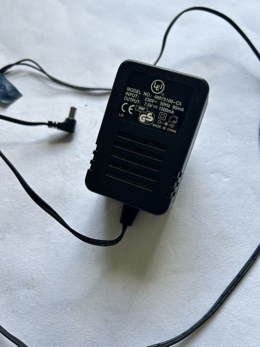 Alimentator incarcator laptop LEI 7.5V 1000mA