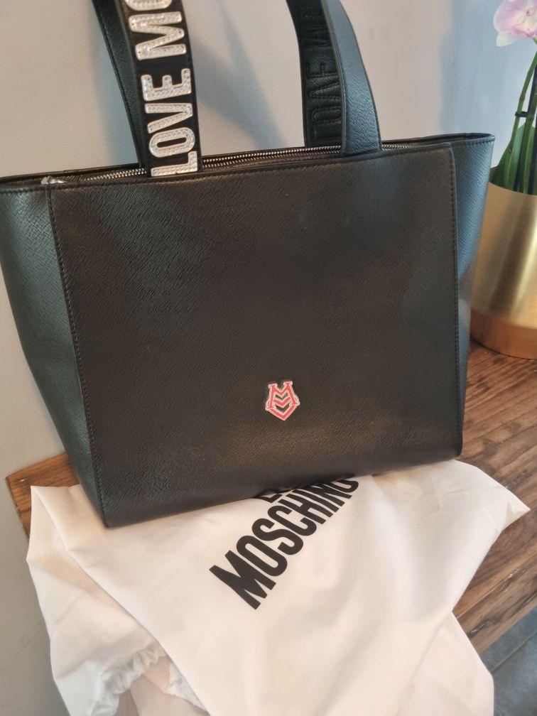 Чанти Love Moschino,  Desigual, Victoria Secret