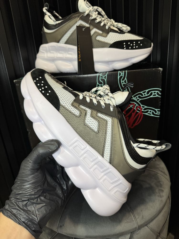 37-43 Versace Chain Reaction Black White