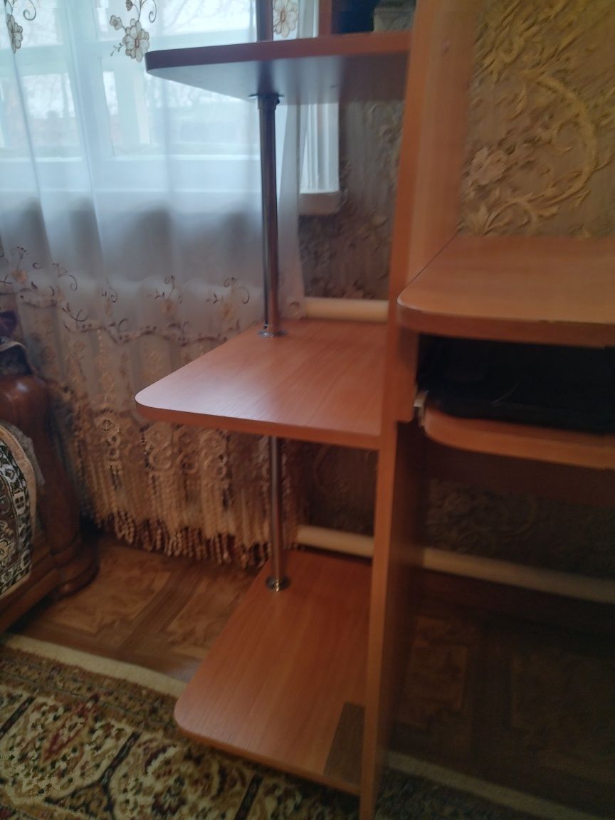 Продам с доставкой компьютерный стол