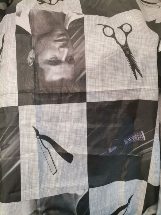 Pieptenii, accesorii si pelerine frizerie diverse modele