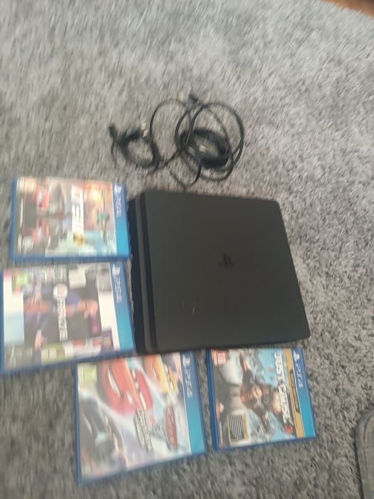 Ps 4 slim în stare foarte buna