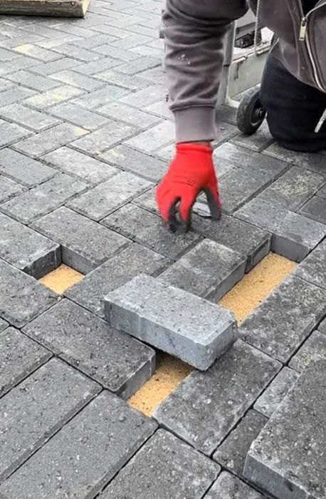Zugravit/Renovat/Finisaje/Tencuit/Izolatii /Pavaj