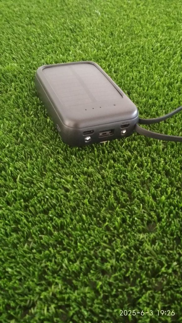 Quyoshda zaryat olodigan powerbank 20 000 Mah