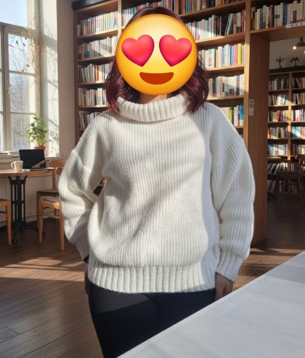 Продам кофту белая