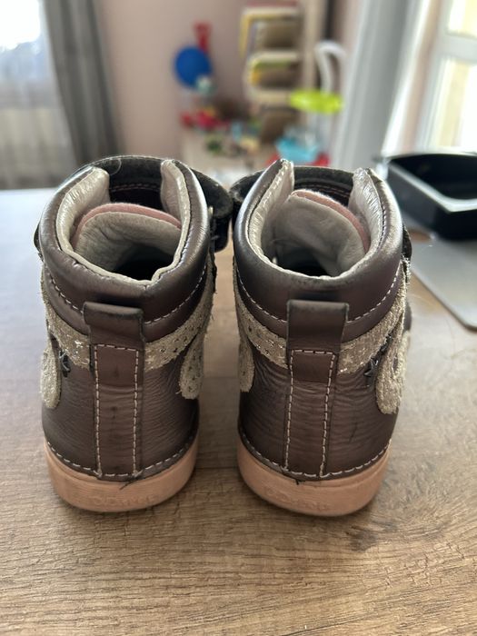 Детски кожени обувки за момиче