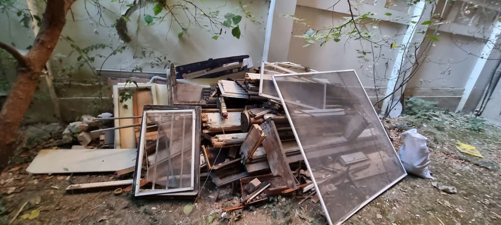 Evacuare moloz Transport moloz Car moloz Debarasare mobila veche