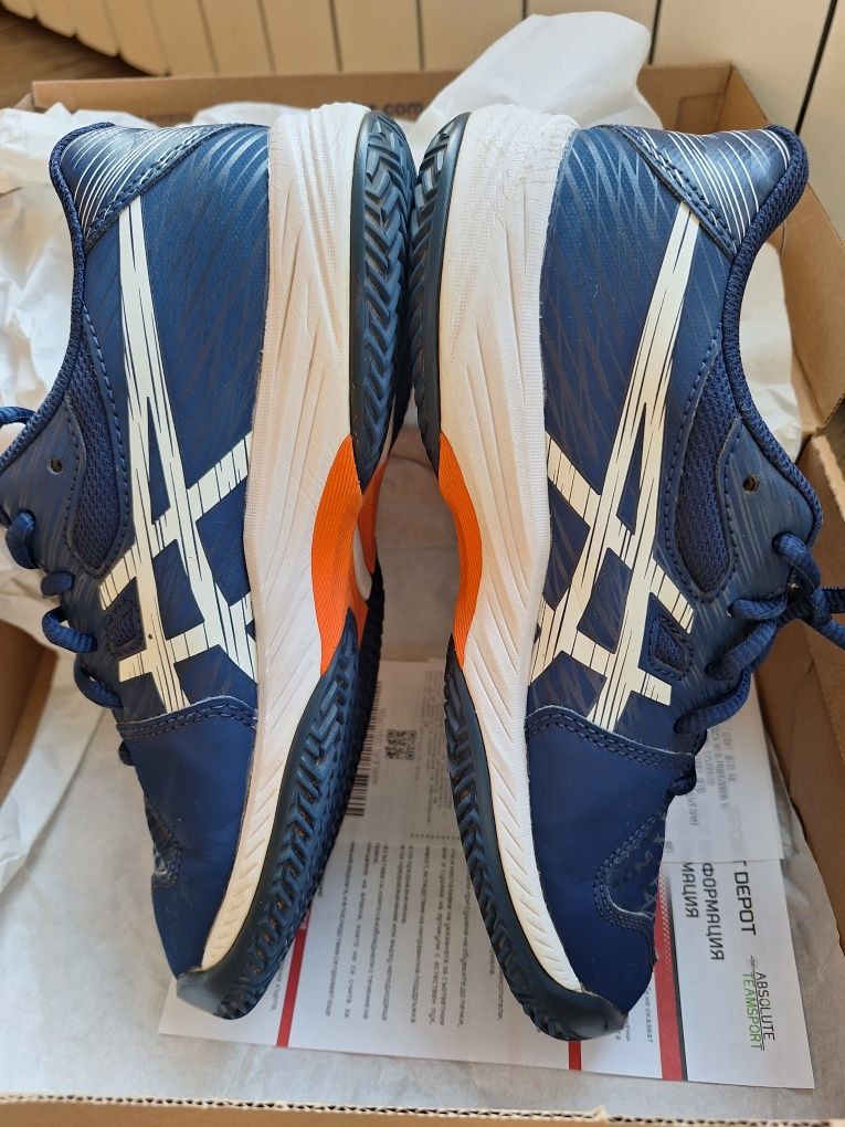 Тенис обувки за клей asics