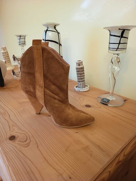 Botine piele intoarsa