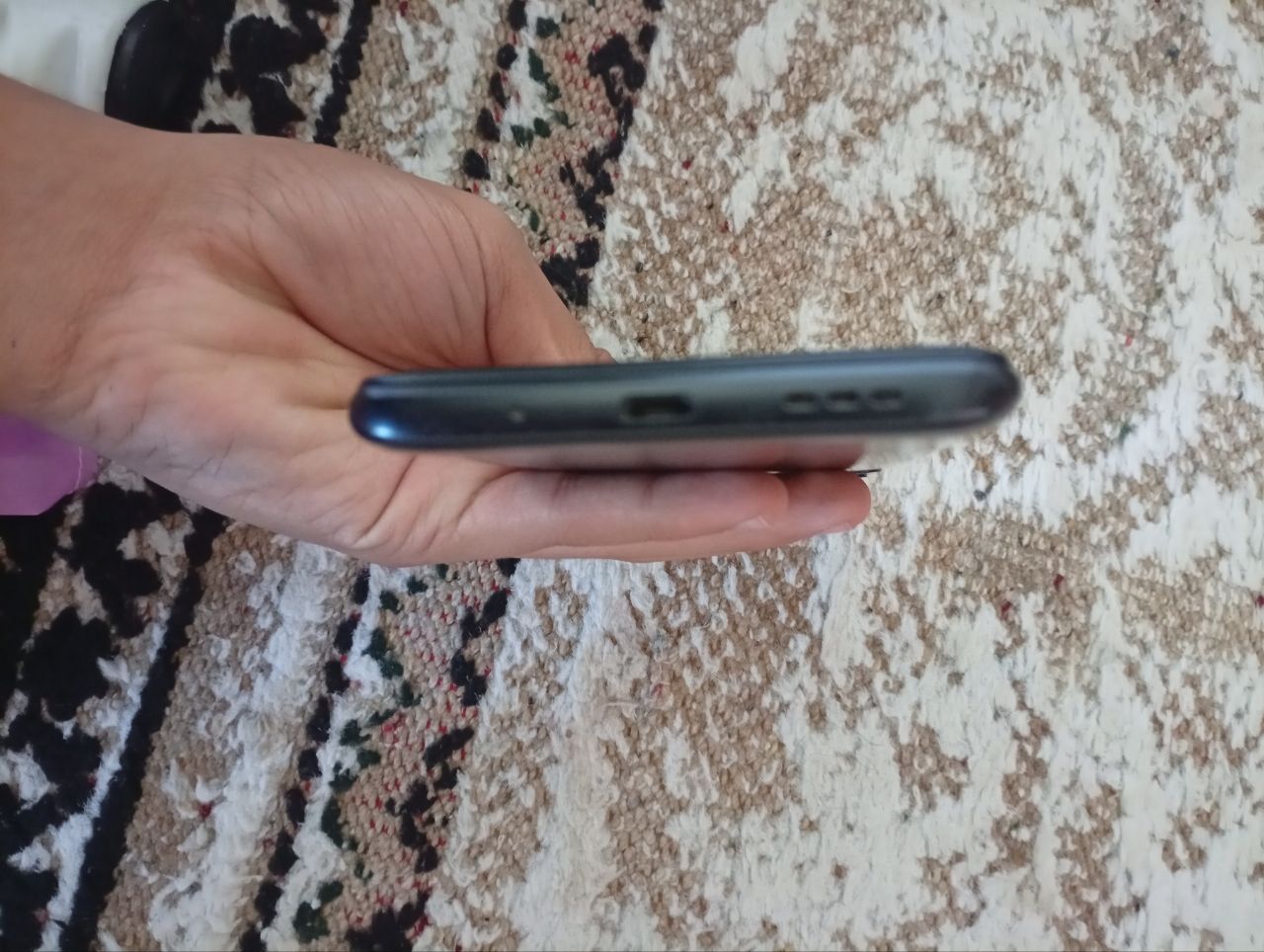 Redmi 10a 64 xotirali. Hamma joyi ishledi. 2 kungacha zaryadi yetadi