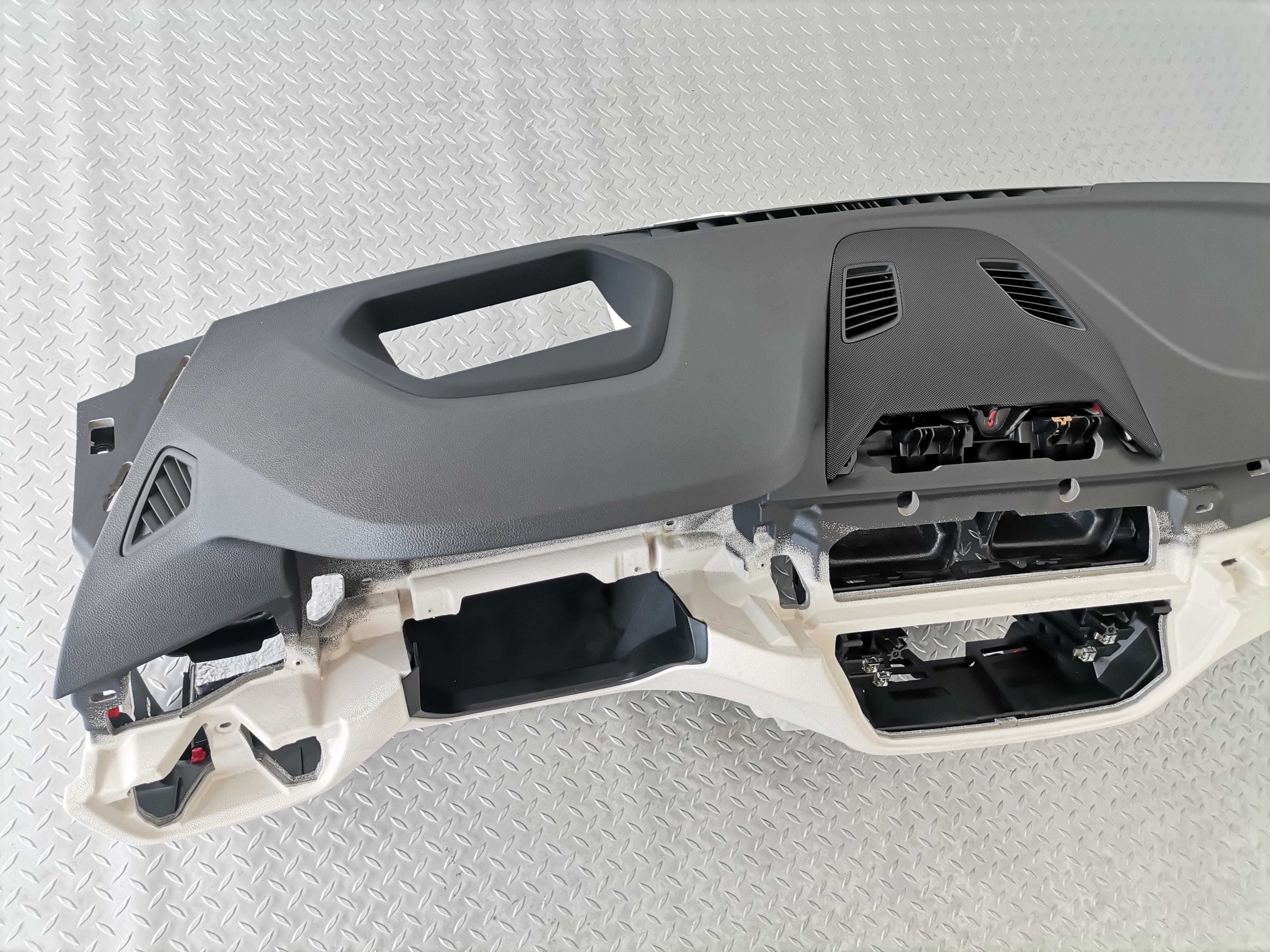 Ново Табло BMW 5 G30 G31 Lci HUD Слонова кост гума