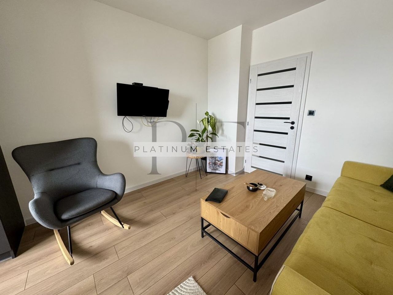 Дава се под наем Тристаен апартамент в София, Надежда 2 - 72 кв.м за 663 € - Снимка #2