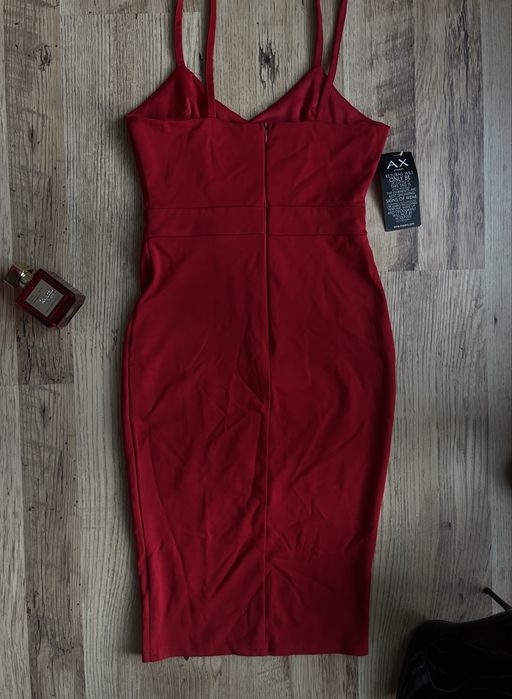 Уникална рокля по тялпто  A/X Paris