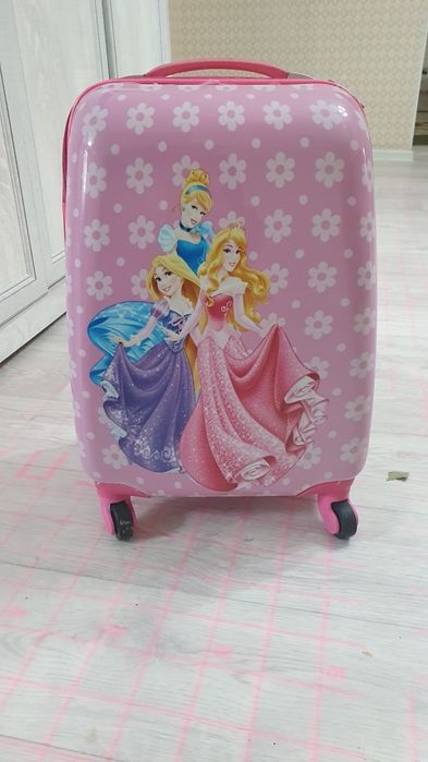 Продам детский чемодан