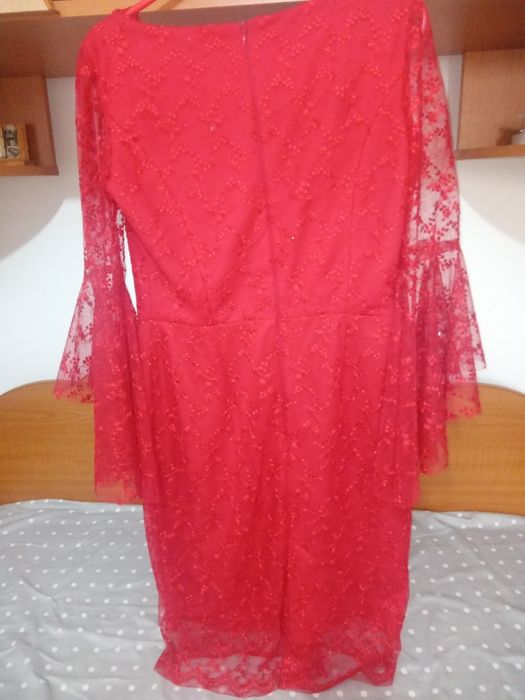 Vând rochie elegantă din dantela