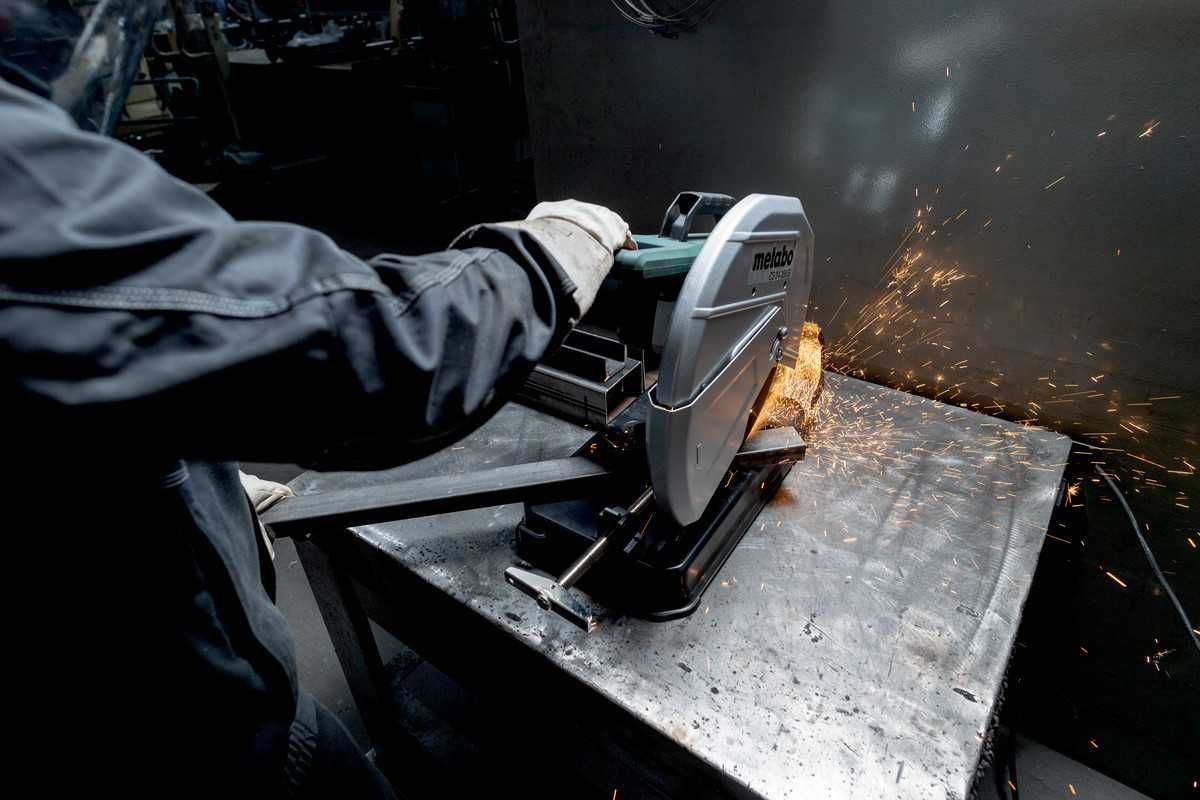 Монтажная пила Metabo CS 22-355