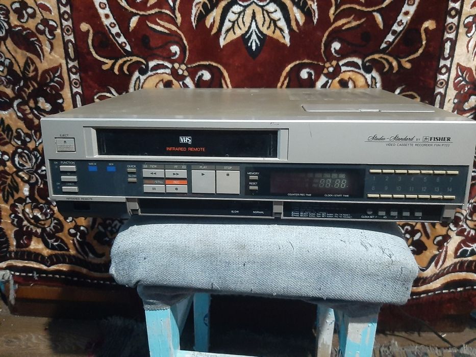Vând videorecorder fisher în stare bună
