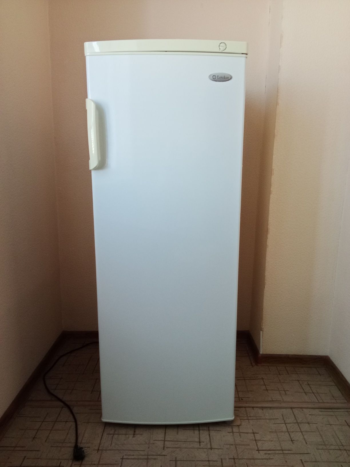 Продам морозильник