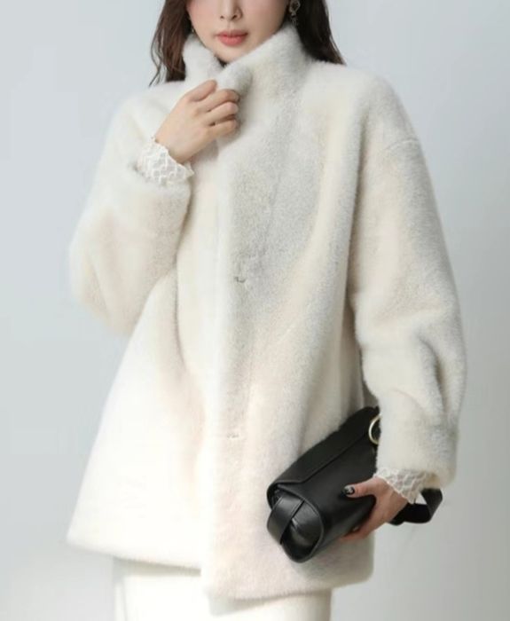 Белая шуба новая