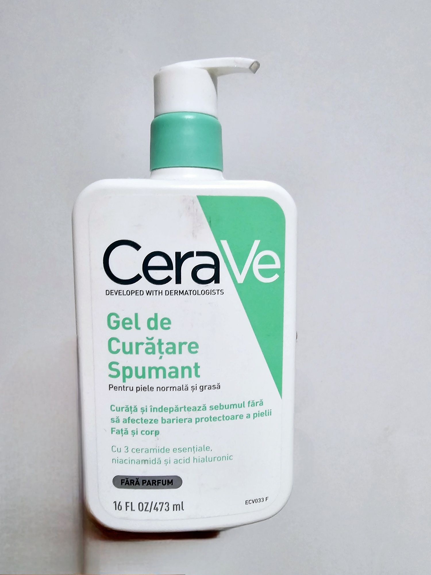De vanzare Gel de curatare Spumant pentru piele normala si grasa