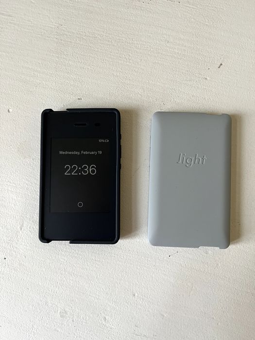 Light Phone II + 2 huse de protect