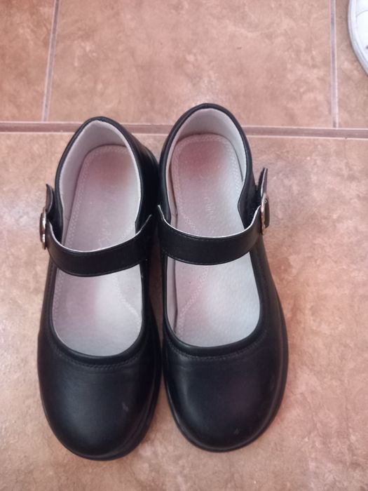 Pantofi mărimea 34