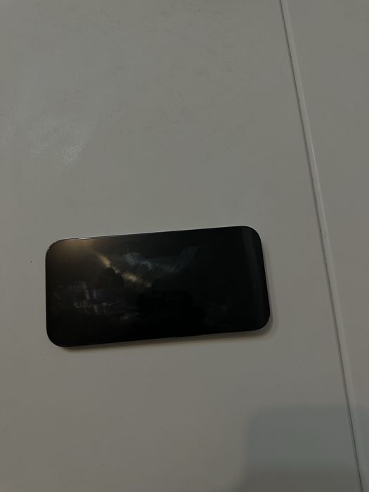 iPhone 14 Pro черный и iPhone 14 Pro фиолетовый